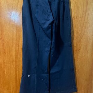 Women’s Lululemon crop flares